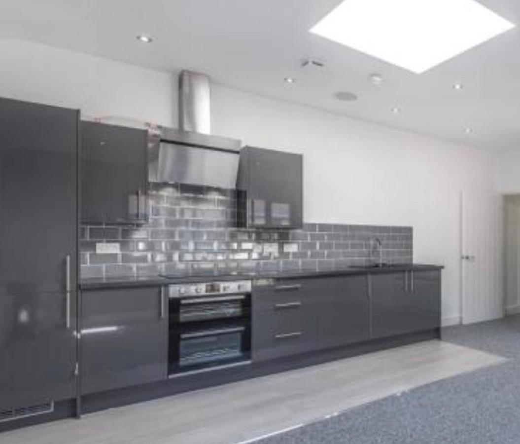 Premium Apartments Thatcham Broadway Exterior photo