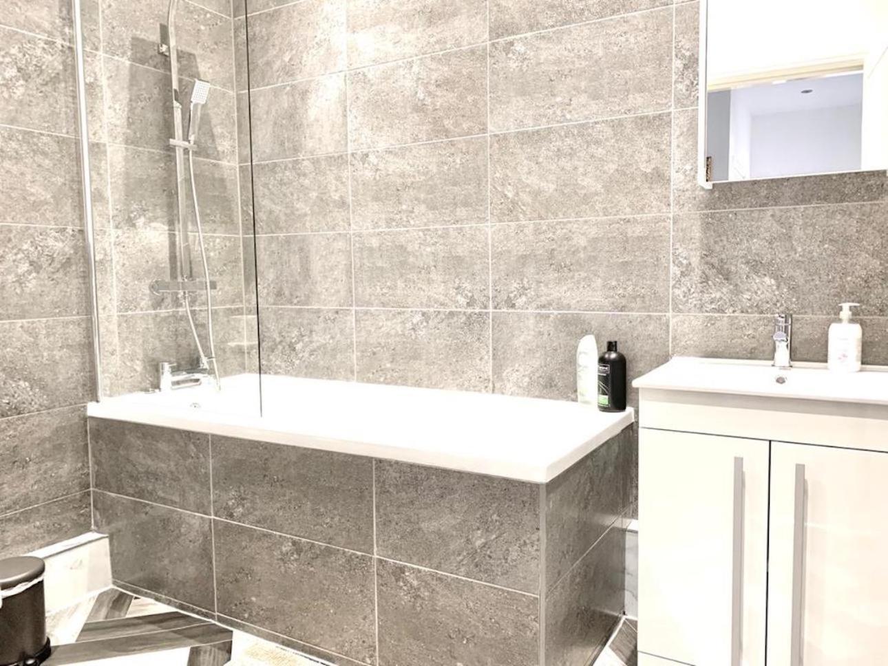 Premium Apartments Thatcham Broadway Room photo